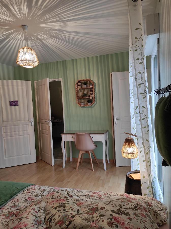 Le Logis Du Livier Hotel Saint-Georges-sur-Layon Ruang foto
