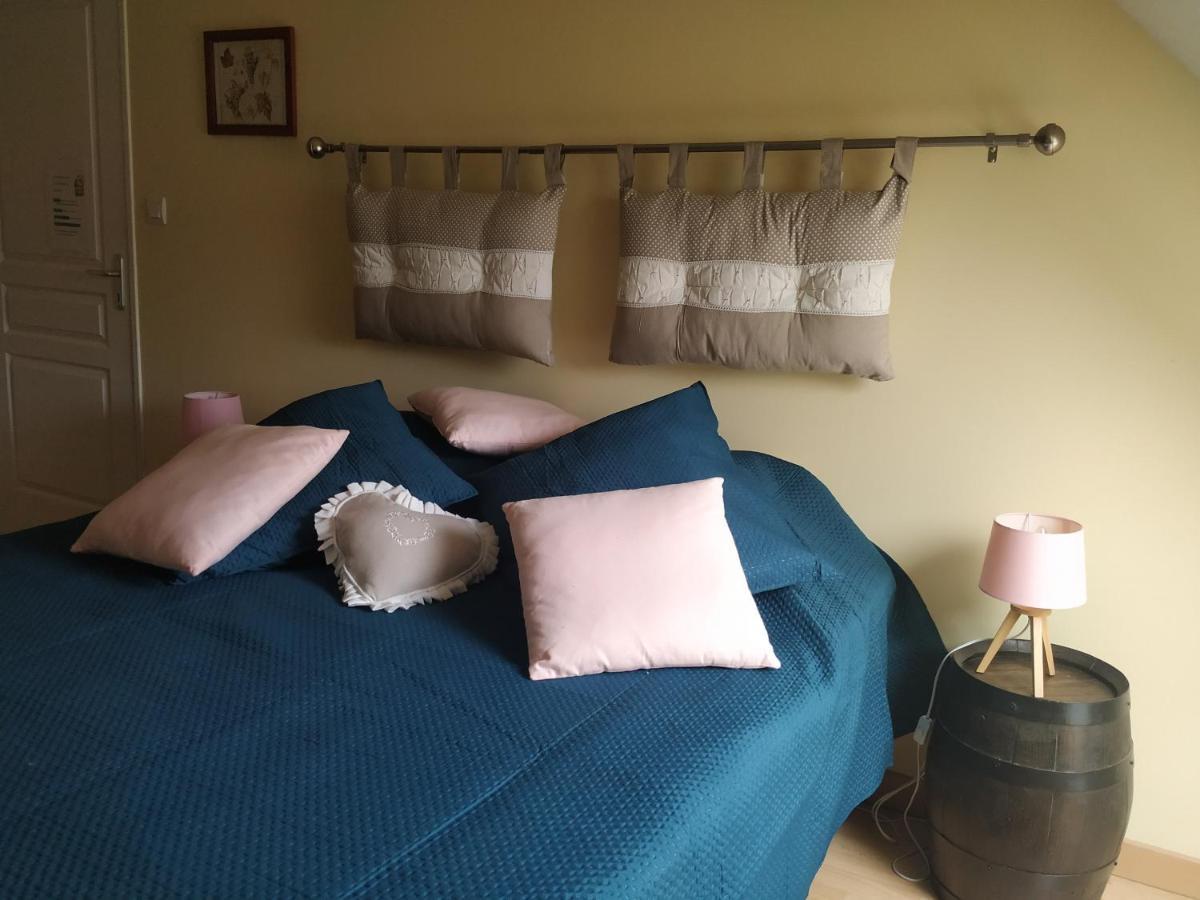 Le Logis Du Livier Hotel Saint-Georges-sur-Layon Ruang foto