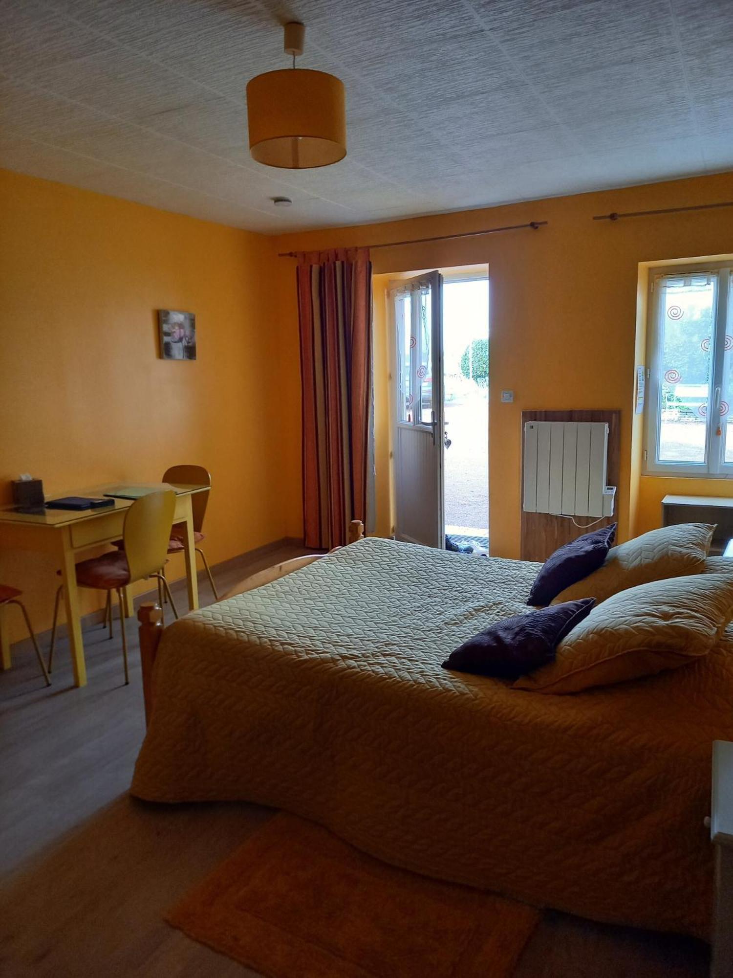 Le Logis Du Livier Hotel Saint-Georges-sur-Layon Ruang foto