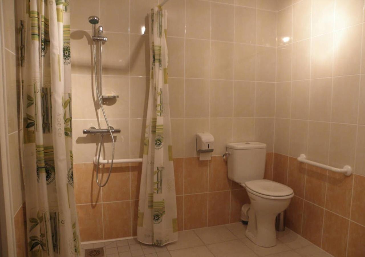 Le Logis Du Livier Hotel Saint-Georges-sur-Layon Ruang foto
