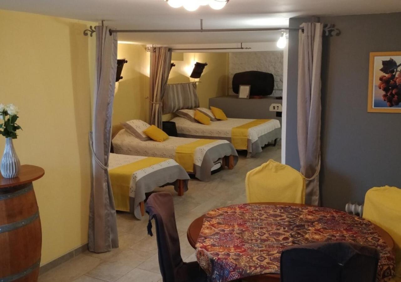 Le Logis Du Livier Hotel Saint-Georges-sur-Layon Ruang foto